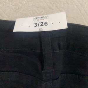 Nwt 3/26 judy blue non-flare crop pants